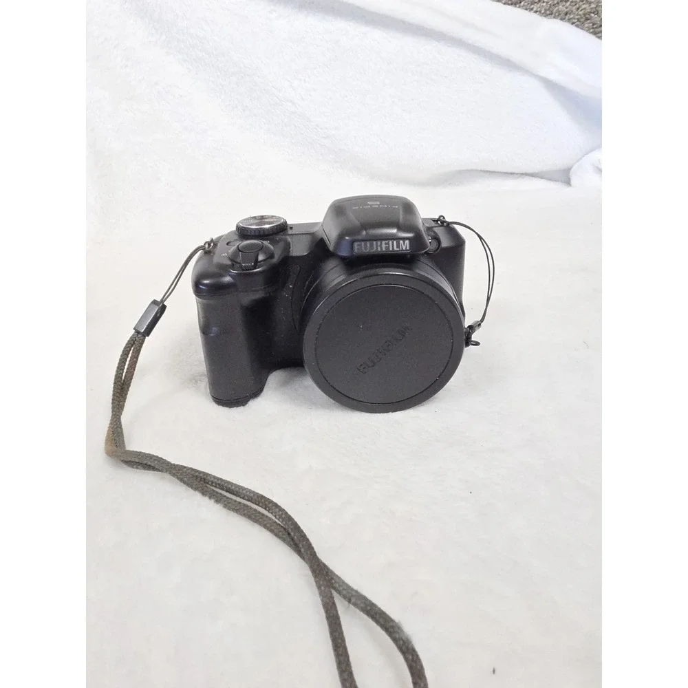 FujiFilm FinePix S8650 16MP 36x Zoom SLR Style Bridge Camera For Parts / Repair